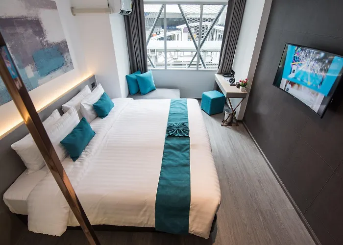 Sora Silom Hotel 4*