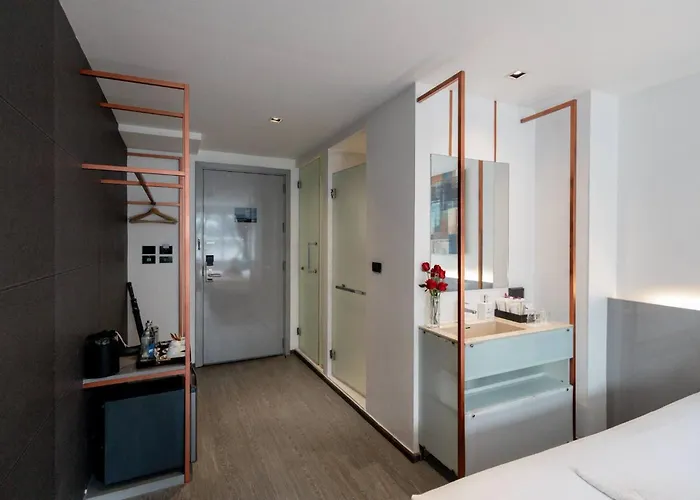 Sora Silom Hotel 4*